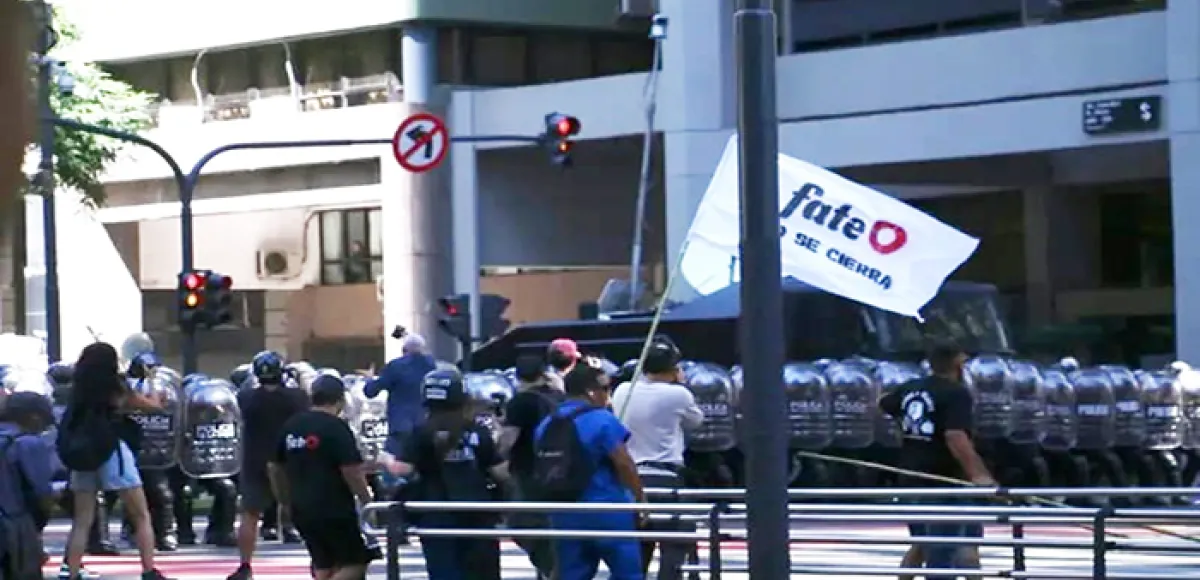 Brutal represión contra los trabajadores de Fate