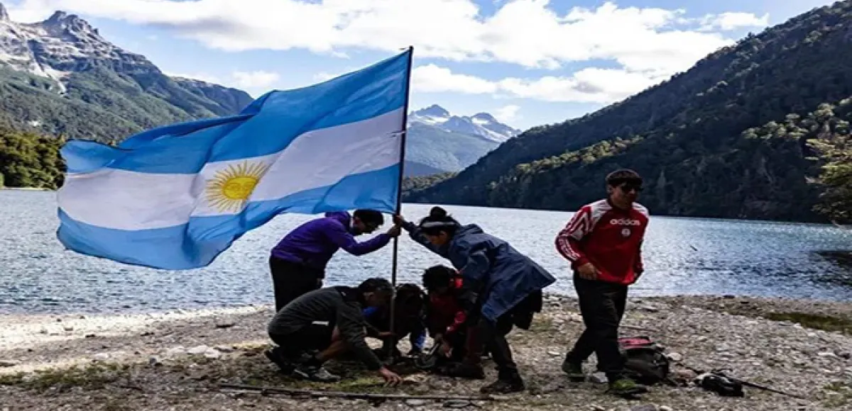 Lago Escondido: una década marchando por la Soberanía