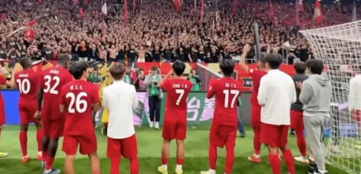 El pueblo Unido sonó en un estadio de China