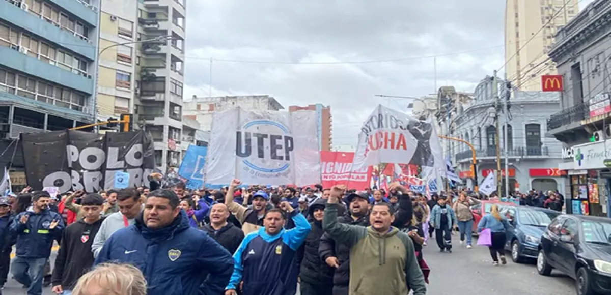 Los movimientos sociales volvieron a movilizarse por el programa Volver al Trabajo y participarán mañana de la Marcha Federal Universitaria