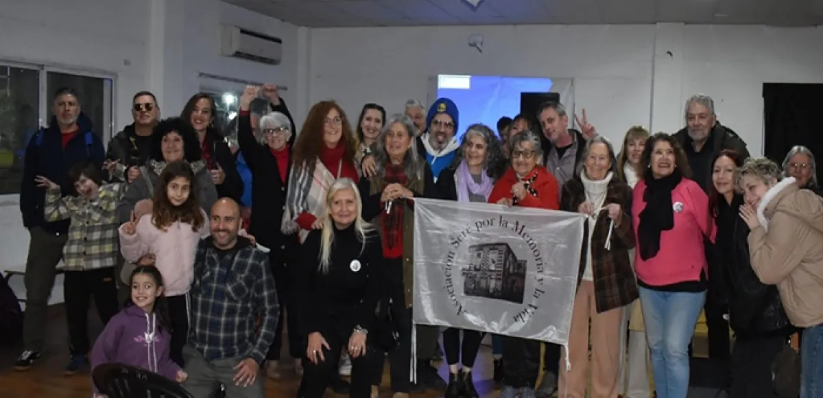 Acto por Carlos Banylis