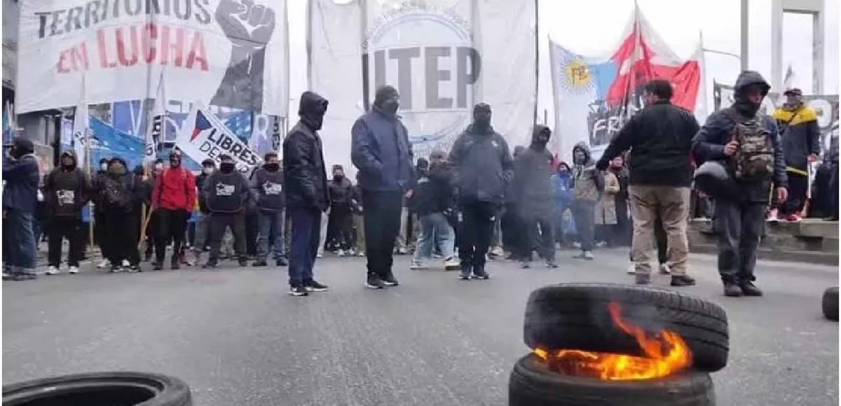 Los movimientos sociales no abandonan las calles