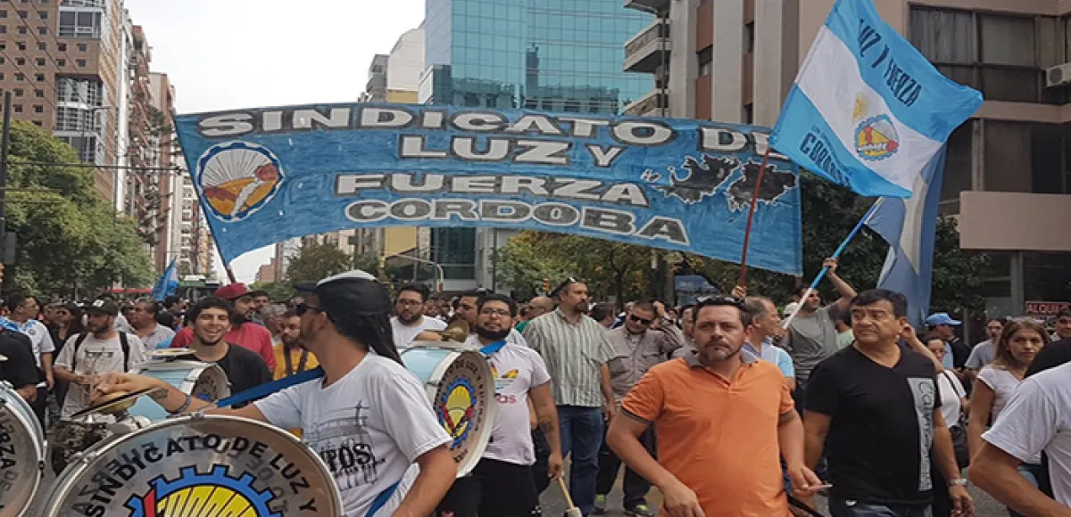 Llaryora avanza con su reforma jubilatoria mientras los despidos se multiplican por toda la provincia