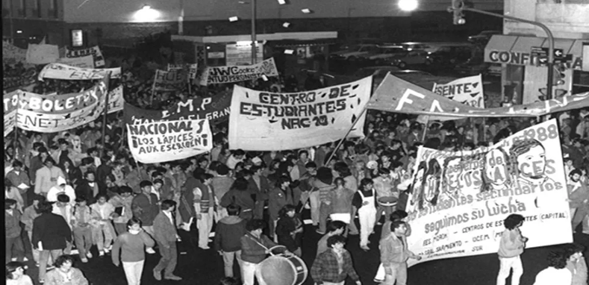 Vano intento el de la noche, los Lápices siguen escribiendo