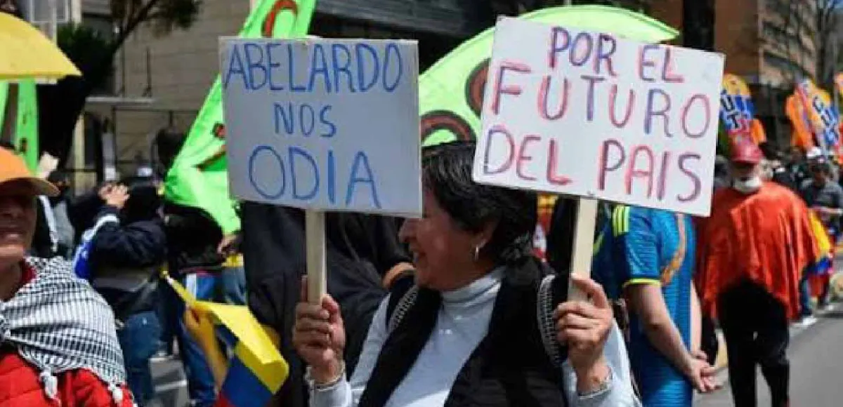 Masivas protestas contra De la Espriella